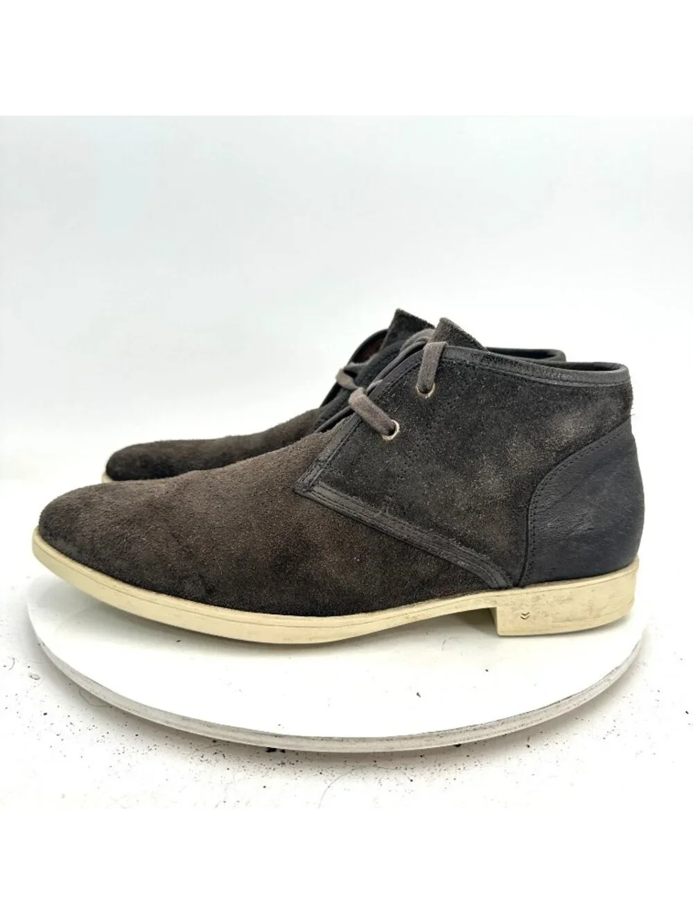 John Varvatos Men Size 8.5M Grey Suede Lace Up Vibram Sole Ankle Chukka Boot